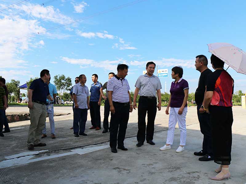 市領(lǐng)導(dǎo)來?？疾? title=